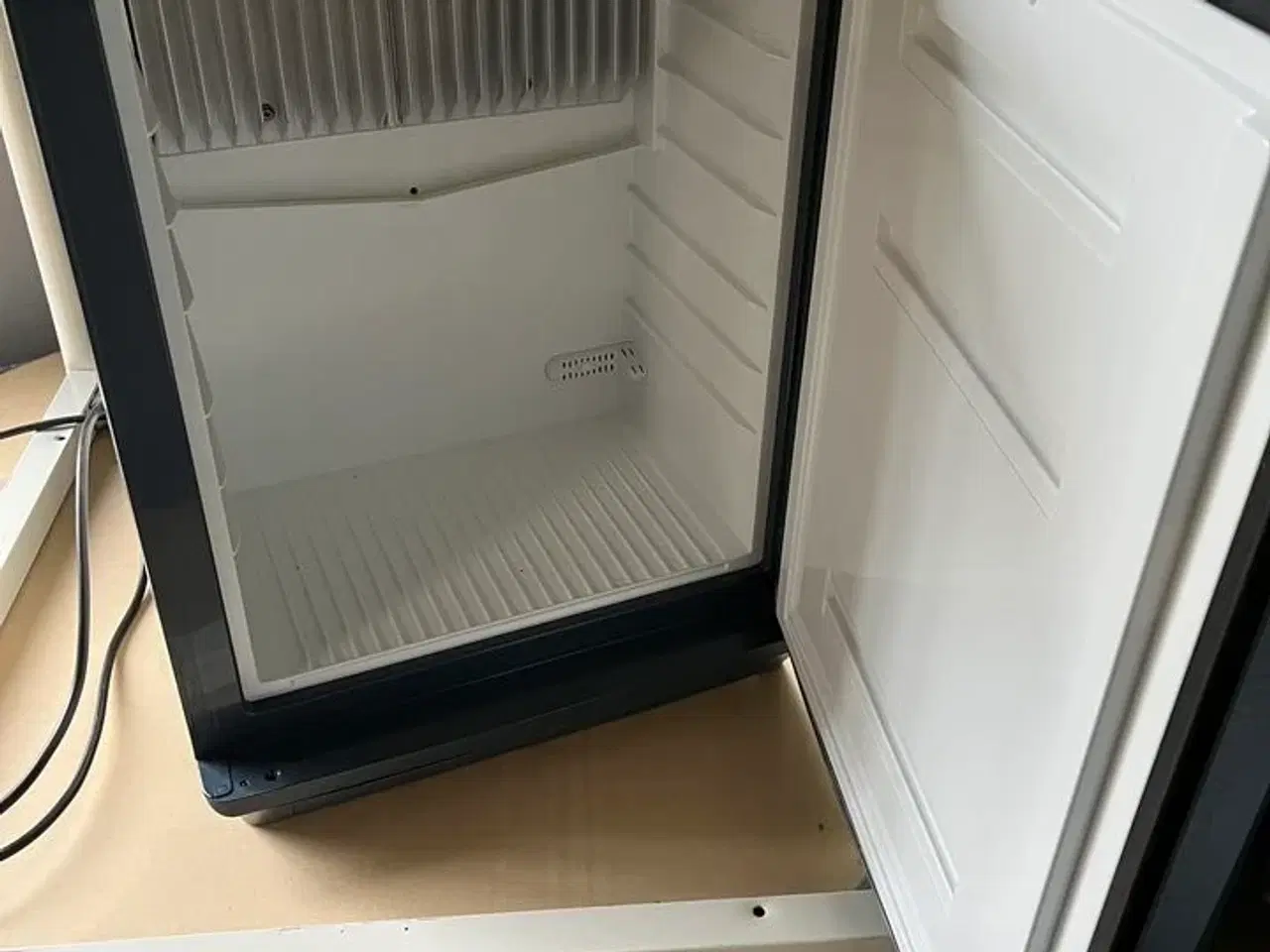 Billede 3 - Minikøleskab DOMETIC DS300FS