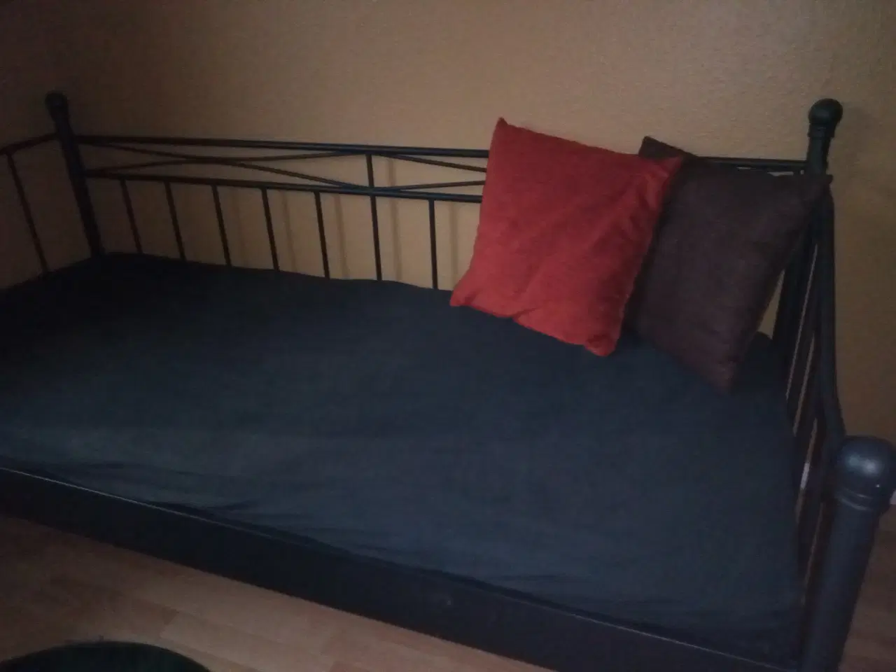 Billede 2 - Black Metal Seng Tilbud