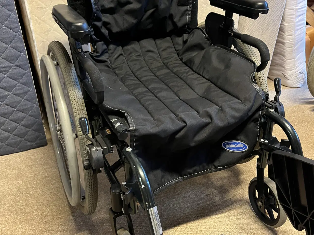 Billede 2 - Kørestol af mrk. Invacare