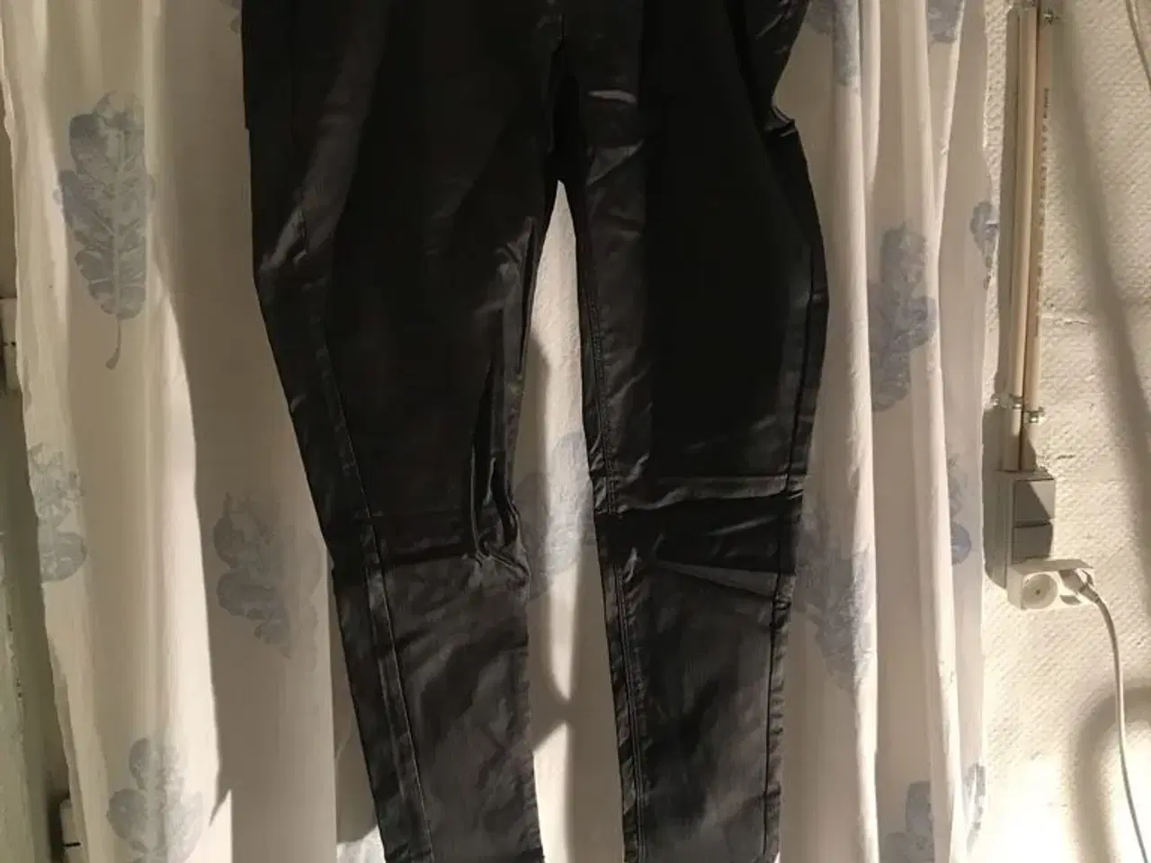 Billede 1 - Læder look bukser