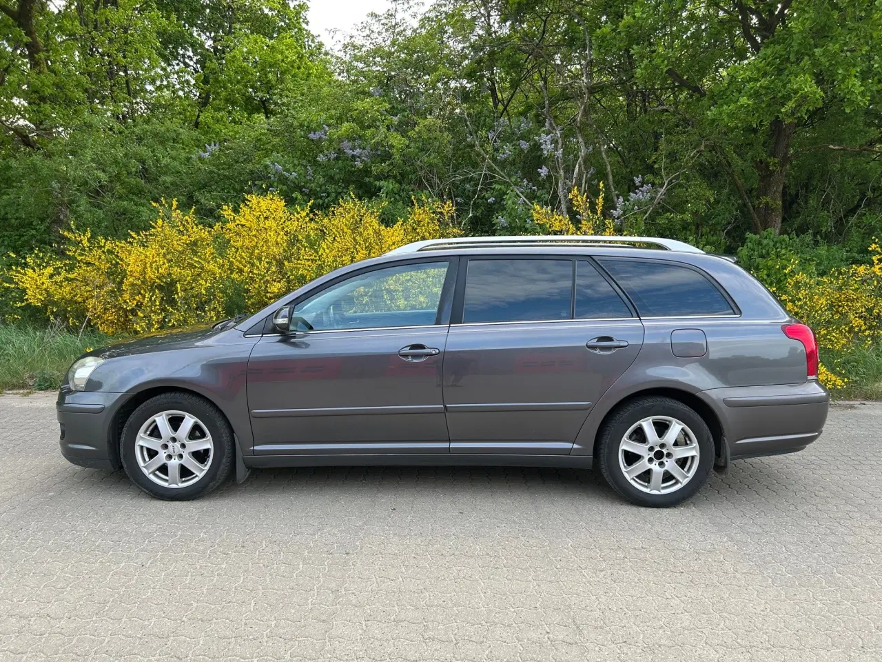 Billede 3 - Toyota Avensis Sol 1,8 vvt-i Stc. Nysynet.