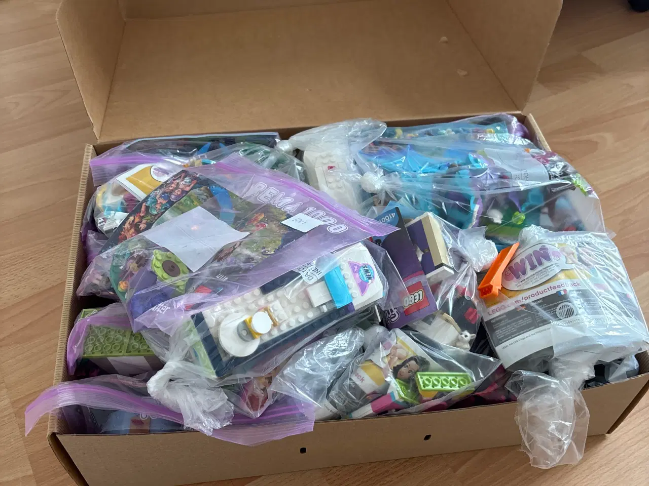 Billede 1 - Kasse Lego 
