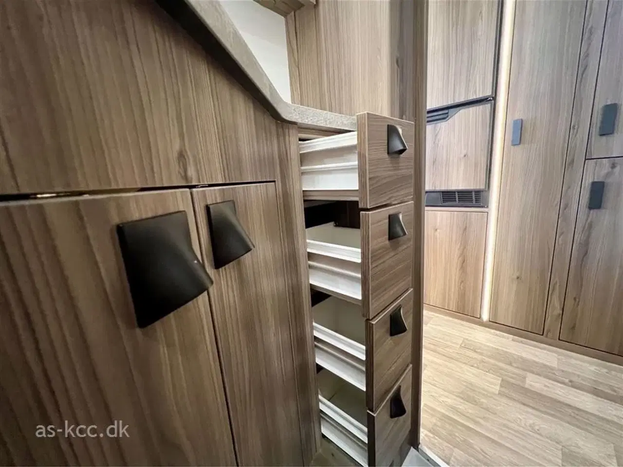 Billede 27 - 2025 - Kabe Ametist GLE KS B8 PREMIUM LINE   Kabe Ametist GLE KS B8 PREMIUM Line