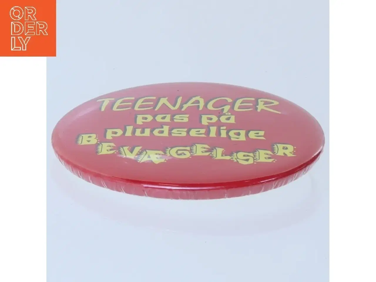 Billede 2 - Badge med sjov tekst (str. Ø 5,5 cm)