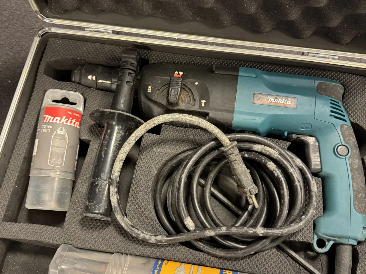 Billede 1 - Makita HR2450 boremaskine med kuffert og tilbehør