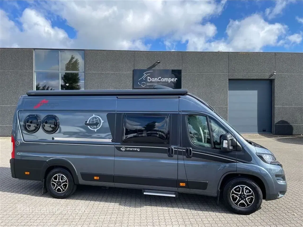 Billede 2 - 2024 - Carthago van 640 LE GT   MESSEPRIS kr. 1.099.900,- SPAR kr. 156.630,- Topmodel - enkeltsenge, Ko-øje-vinduer i bag, 9-trins automatgear, skiltegenkendelse, fjernlysassistent, navigation, Pioneer mediacenter, m.m.m.