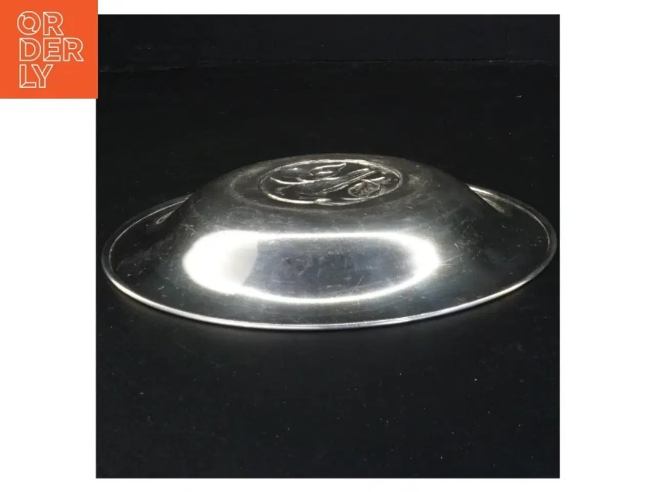 Billede 2 - Metal bakke med dekorativt motiv (str. I diameter 21 cm)