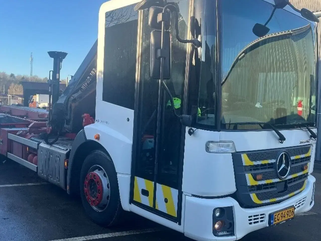 Billede 2 - Mercedes-Benz ECONIC 2630 med HIAB 192 E-4 kran og SAWO Wirehejs.