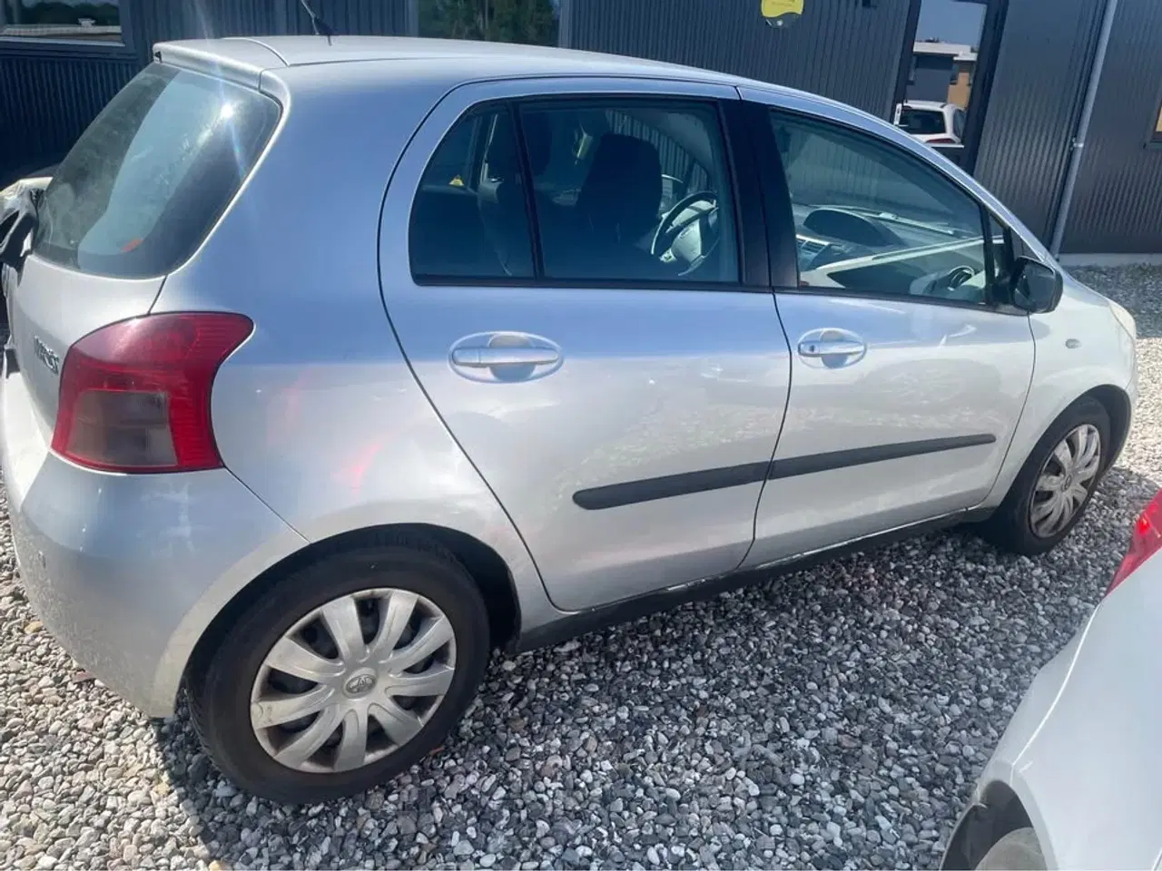 Billede 4 - toyota yaris 1.3..5dørs benzin