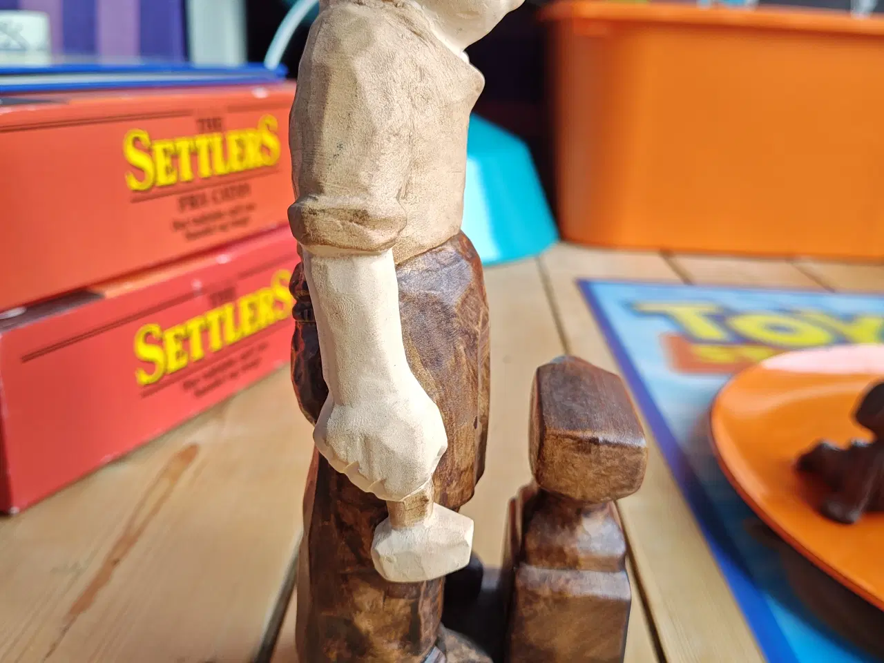 Billede 3 - Smed med Ambolt figur af ERO Keramik Danmark