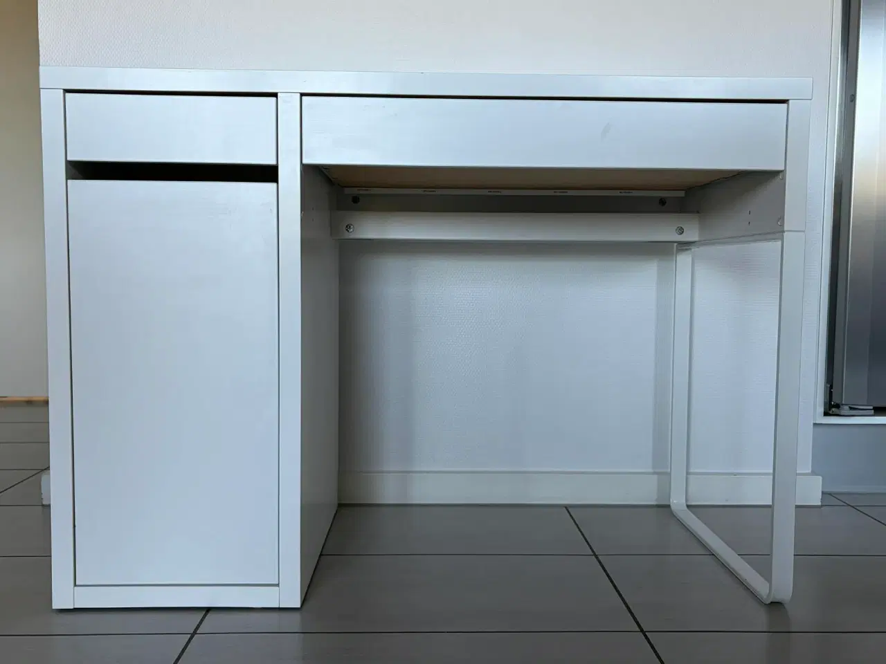 Billede 1 - IKEA Micke skrivebord 105x50 cm