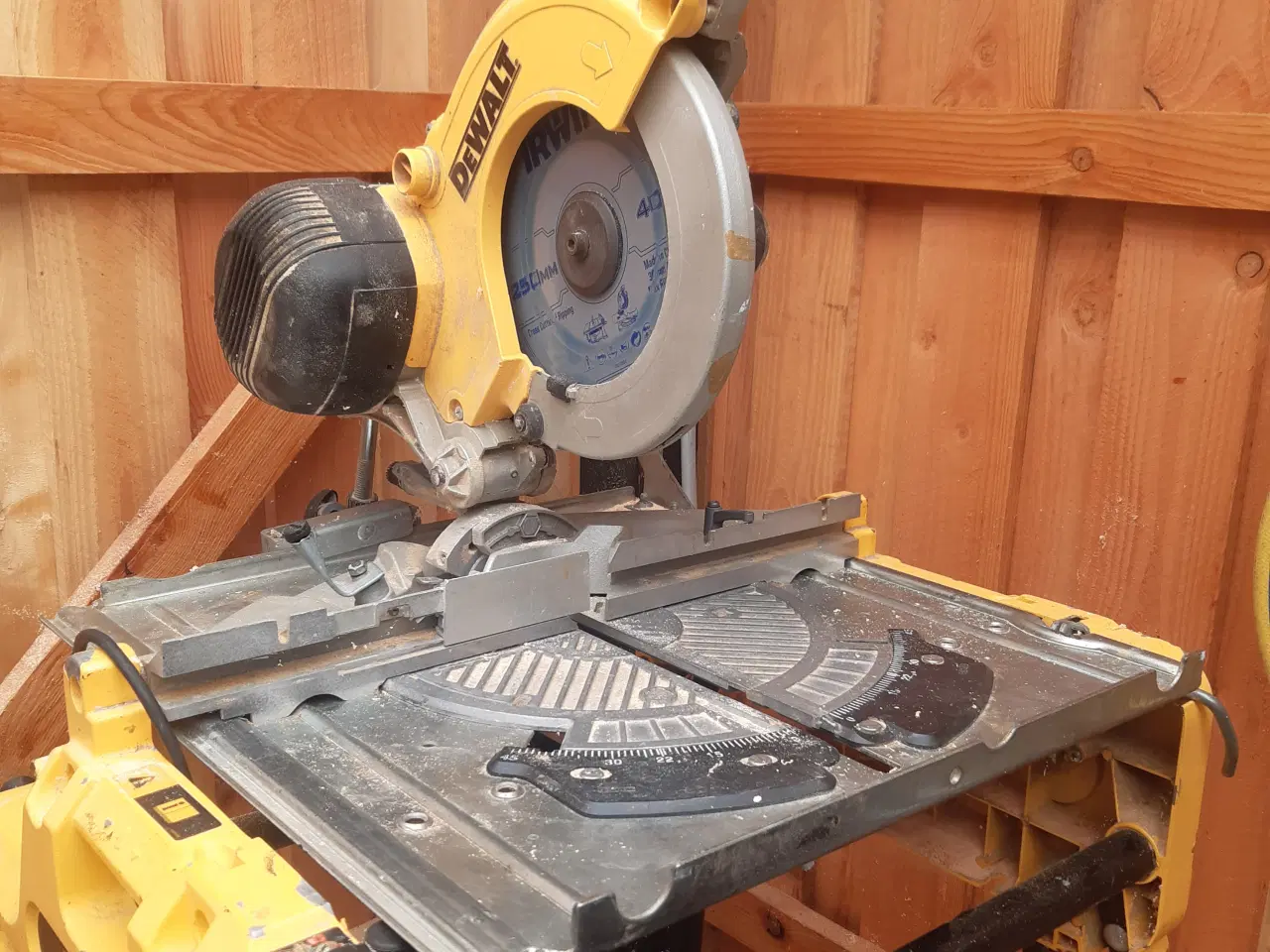 Billede 2 - Dewalt vendesav i god stand