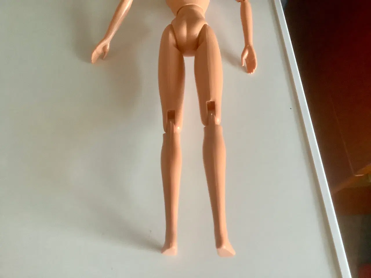 Billede 10 - Barbie med langt blondt hår og blå øjne.