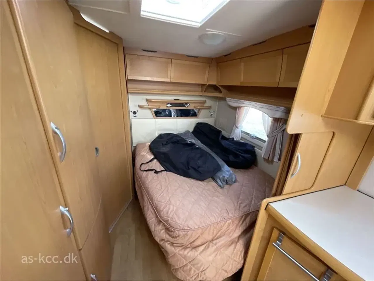 Billede 7 - 2008 - Kabe Royal 560 XL KS   Kabe Royal 560 XL KS 4 sovepladser, 6 siddepladser, Mover, Solceller, Vintertelt, Isabella Sun Shine 2,5 solsejl. SÆLGES FOR KUNDE