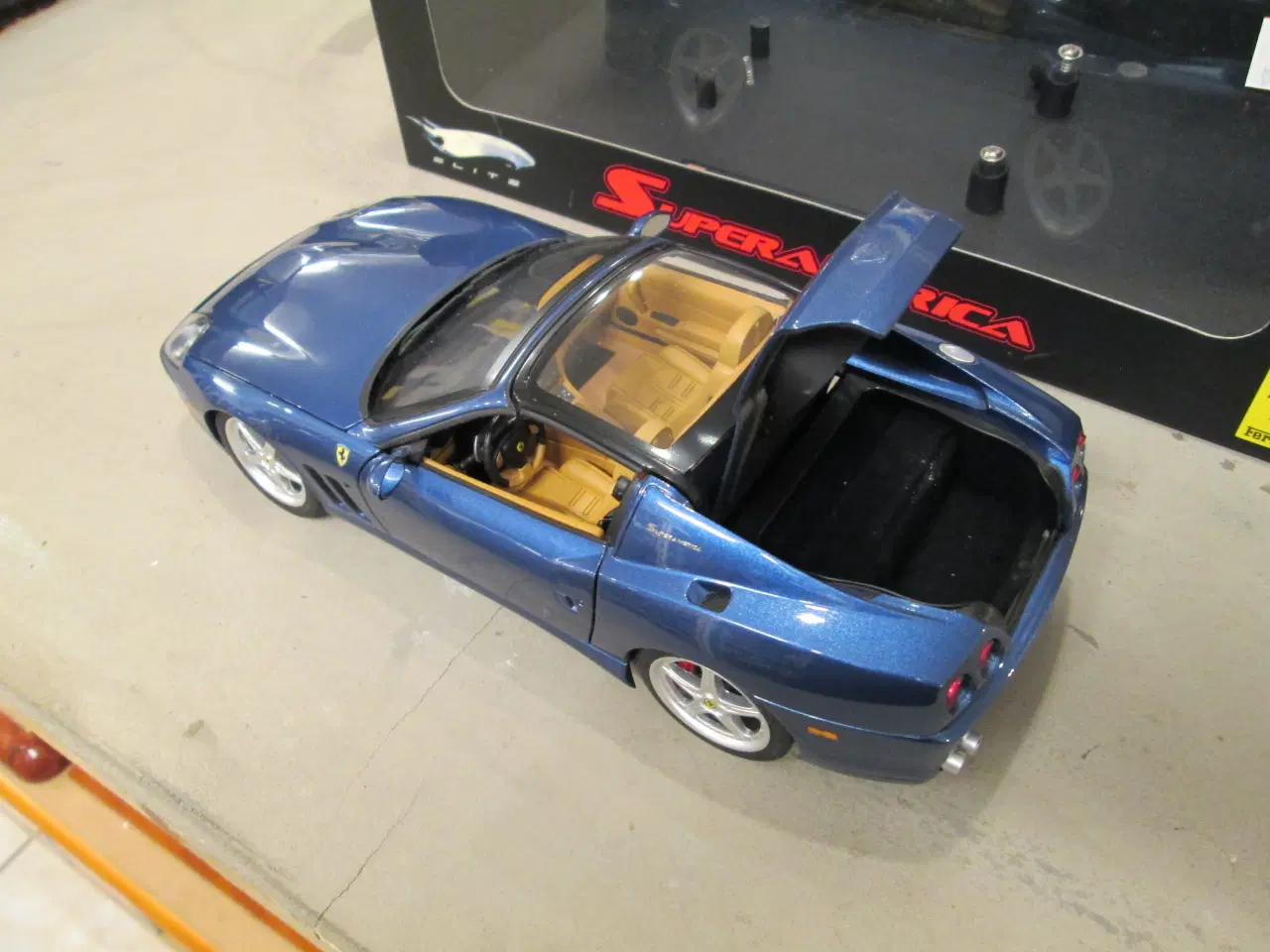 Billede 7 - Modelbil Ferrari Super America  HWE  1:18  