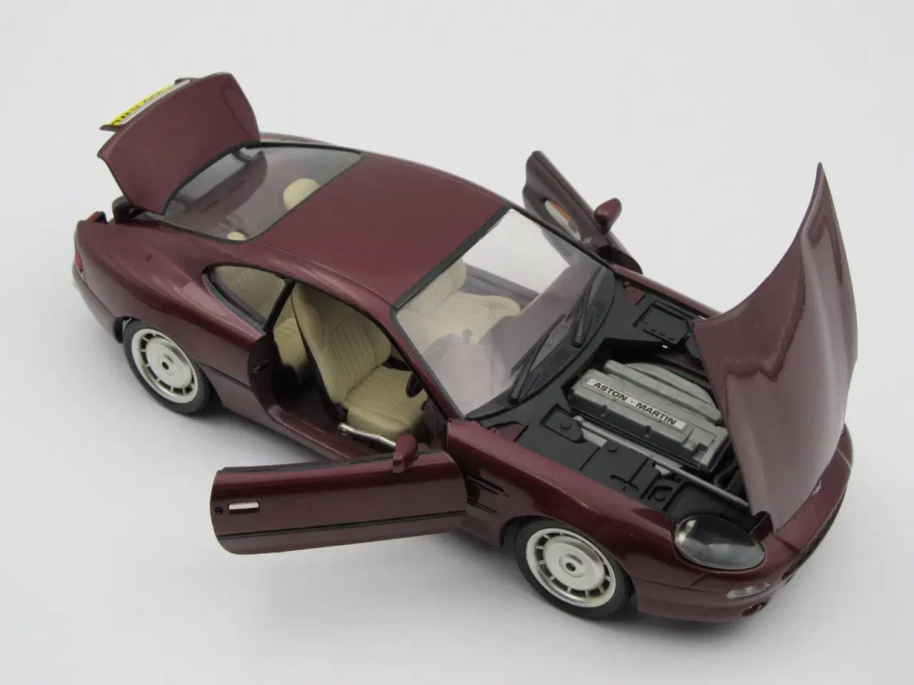 Billede 5 - 1995 Aston Martin DB7 1:18  Fremstår son