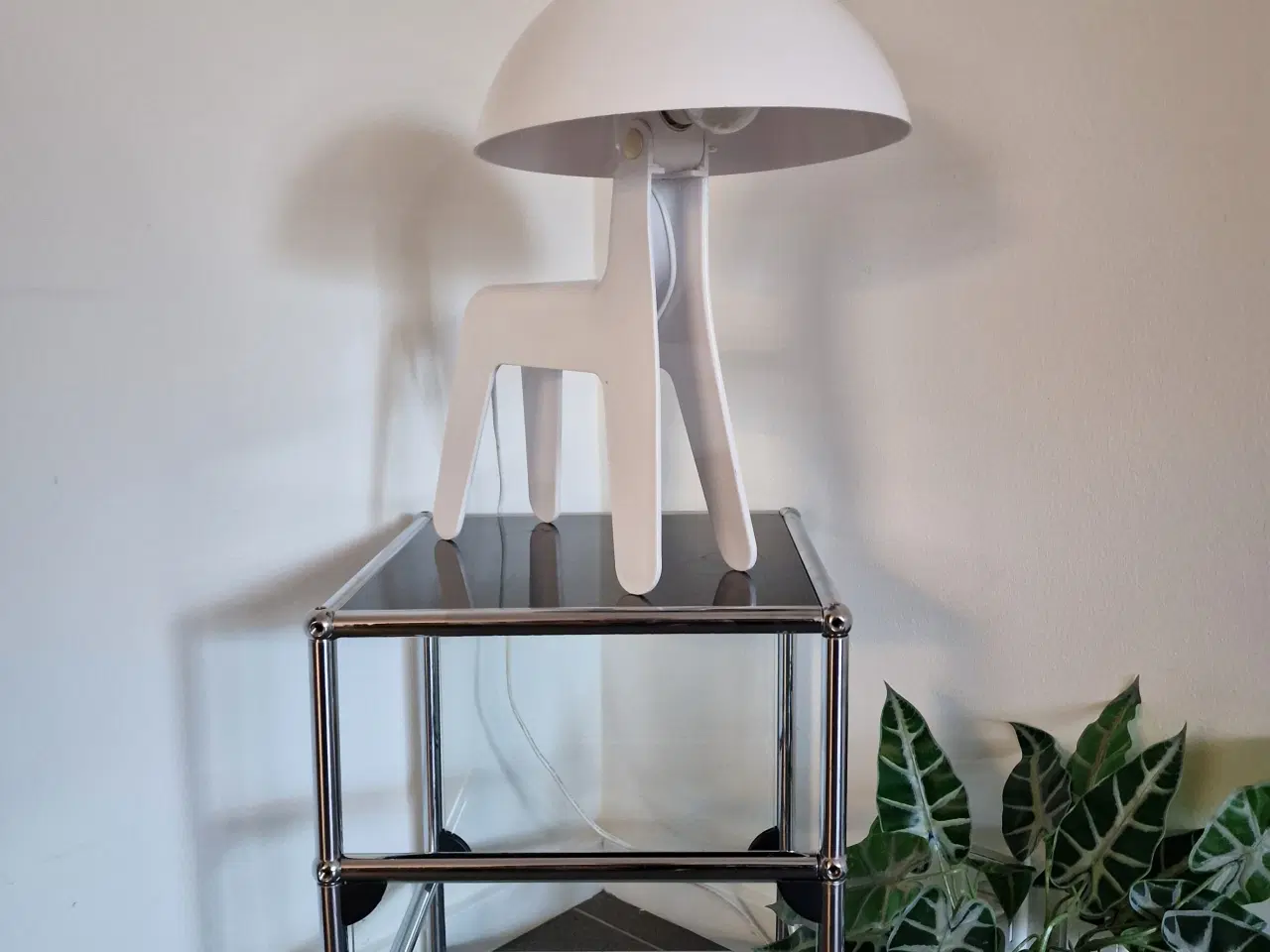Billede 3 - "Dog lamp" designet af Chaiyut Plypetch. 