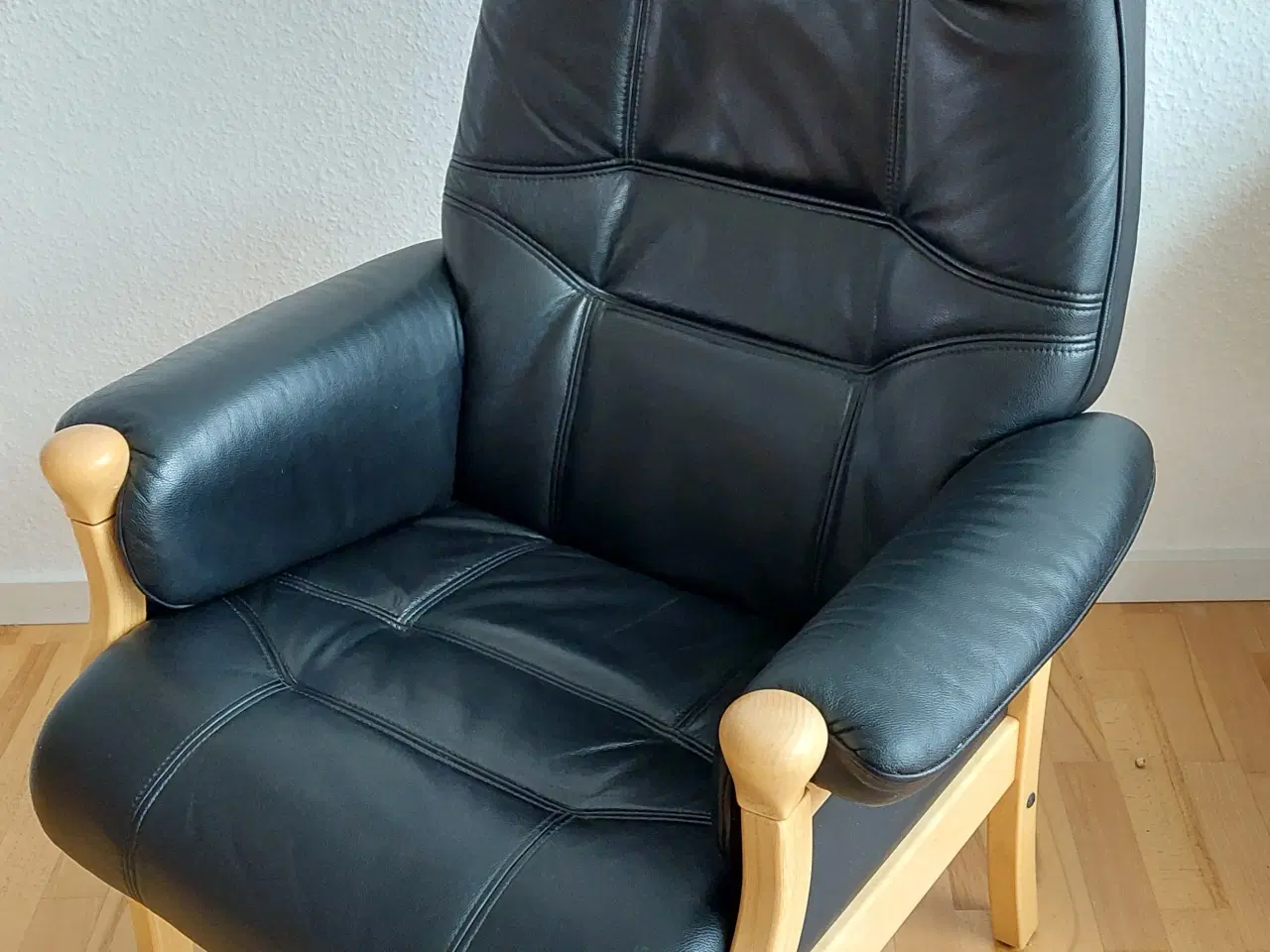 Billede 1 - Lænestol i sort skind