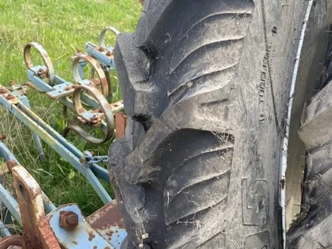 Billede 3 - Michelin Sprøjtehjul 230/95R48. Kørt meget lidt.
