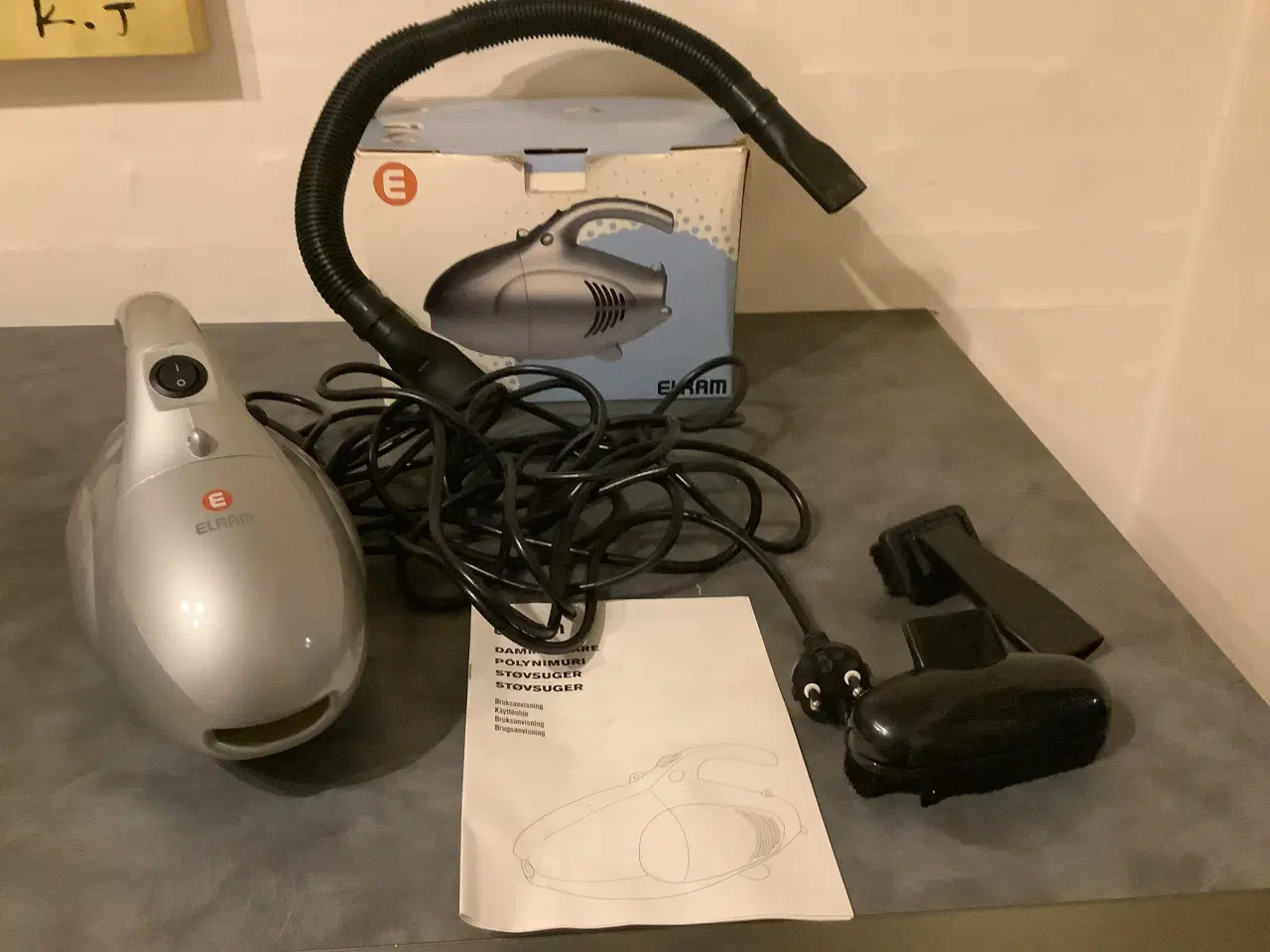 Billede 2 - Lille bil støvsuger med 7 meter ledning 