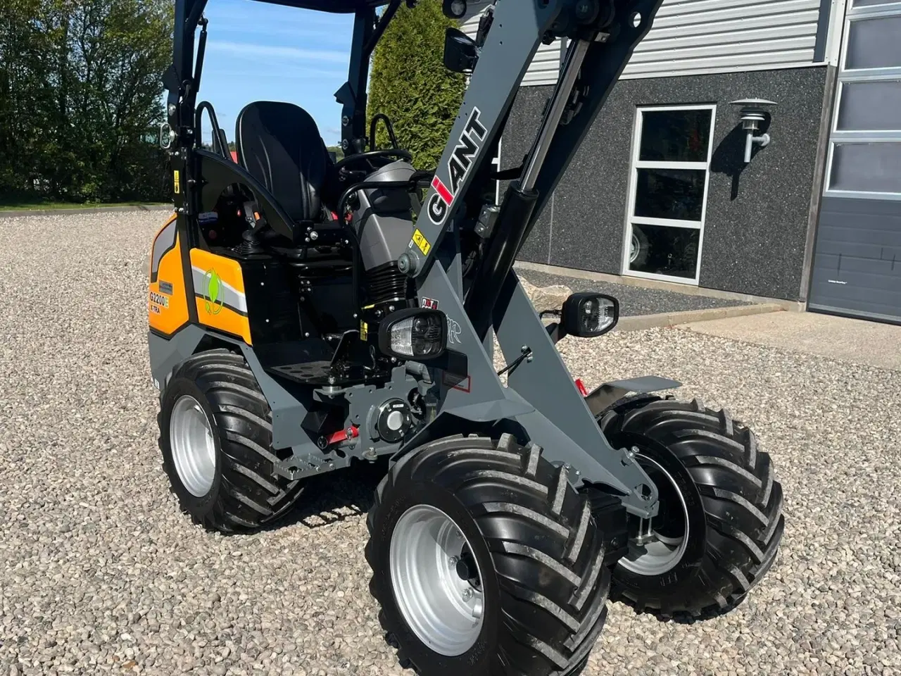 Billede 20 - Giant G2200E X-tra E Elektrisk minilæsser. DEN HAR KUN KØRT DEMO OG ER SOM NY
