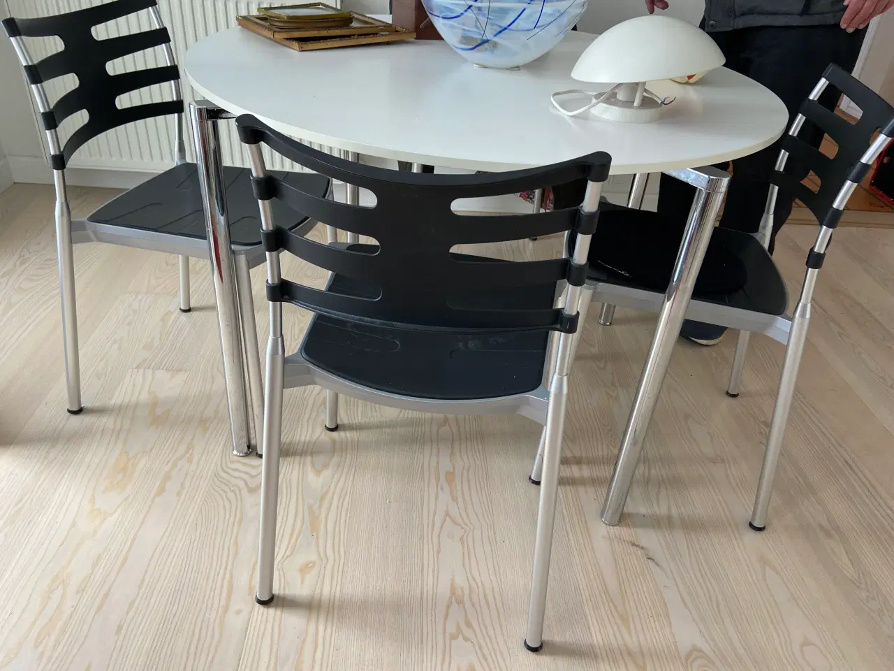 Billede 4 - Spise bord med stole