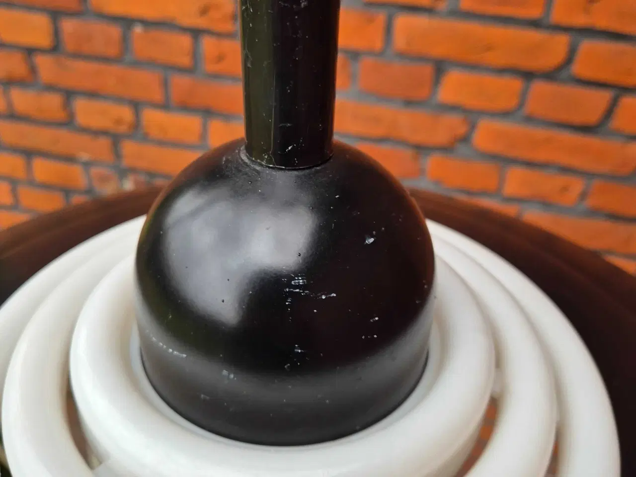 Billede 6 - Ufo-inspireret loftslampe med hejsefunktion 