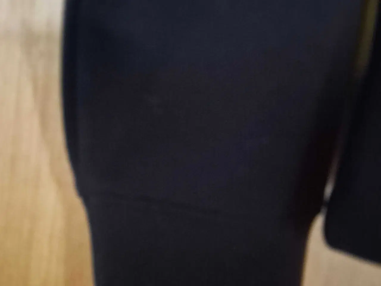 Billede 3 - Sort object bluse 