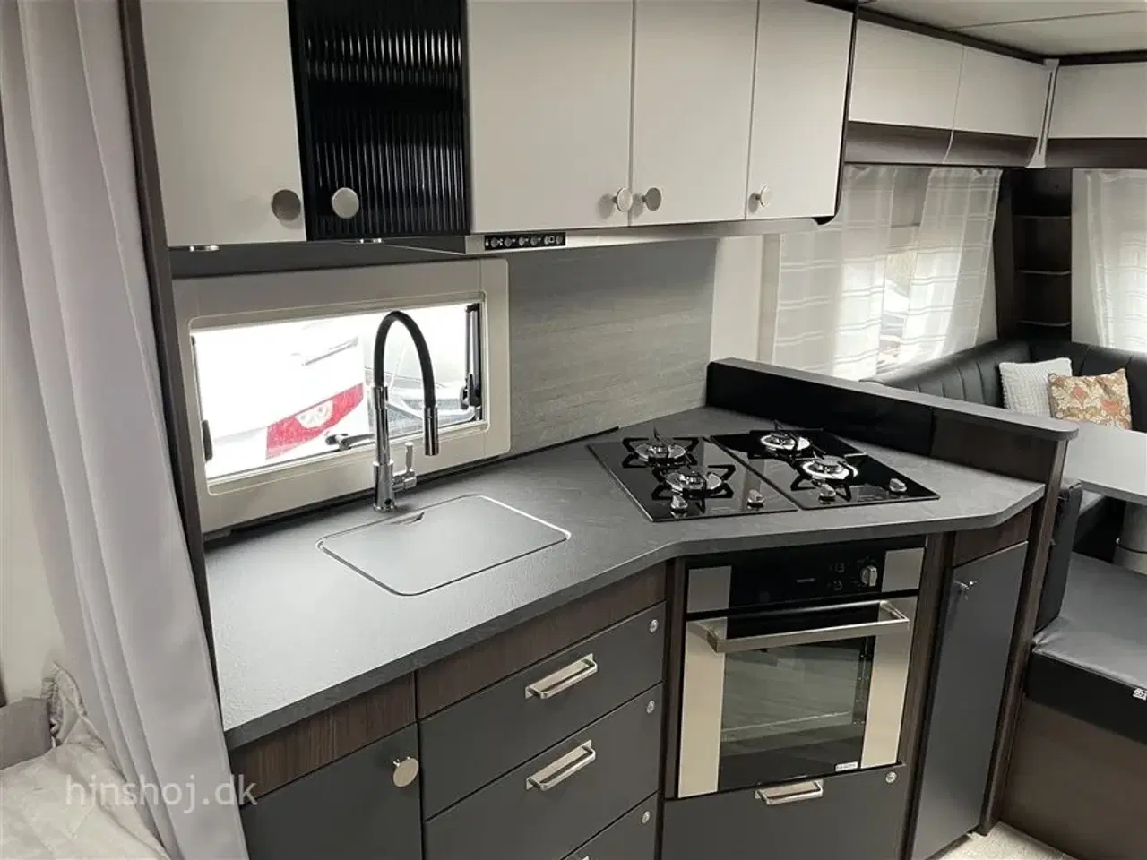 Billede 4 - 2024 - Polar Blackline 590 FWL   Polar Blackline den lækreste 60 års jubilæumsvogn se den hos Hinshøj Caravan