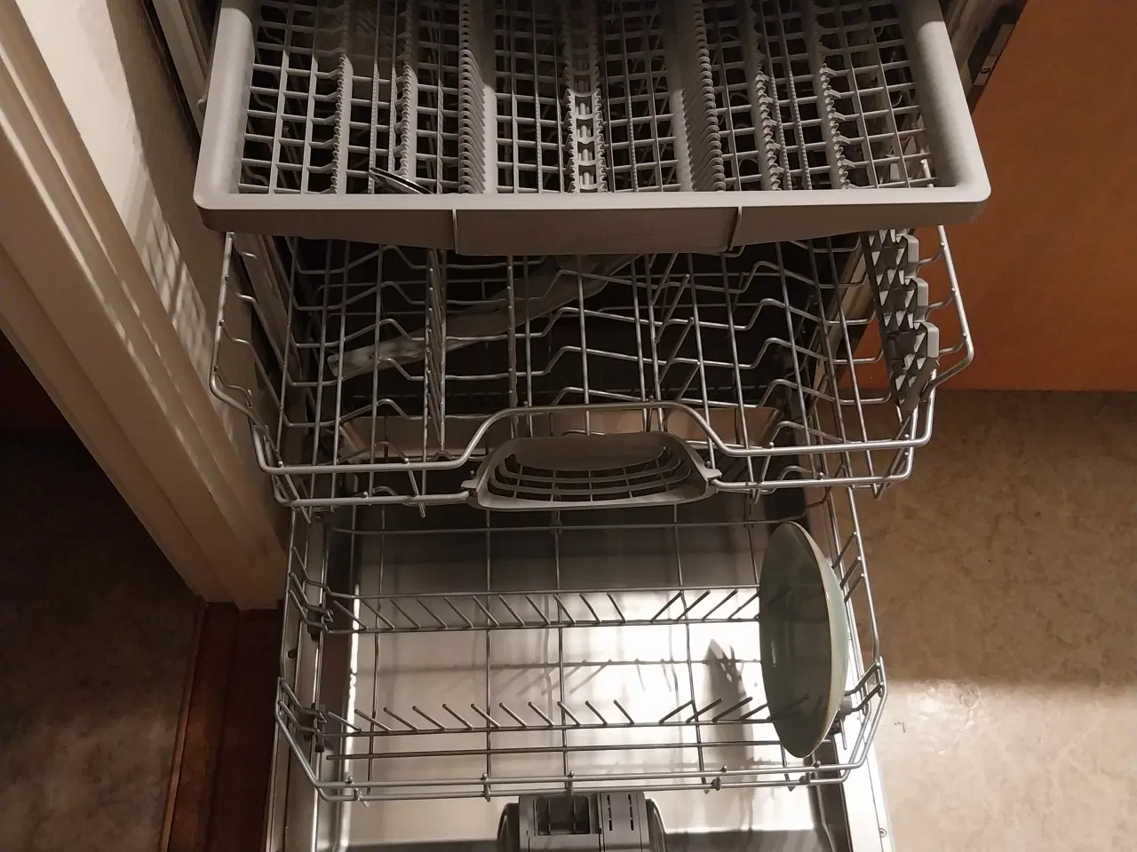 Billede 1 - Opvaskemaskine til salg 