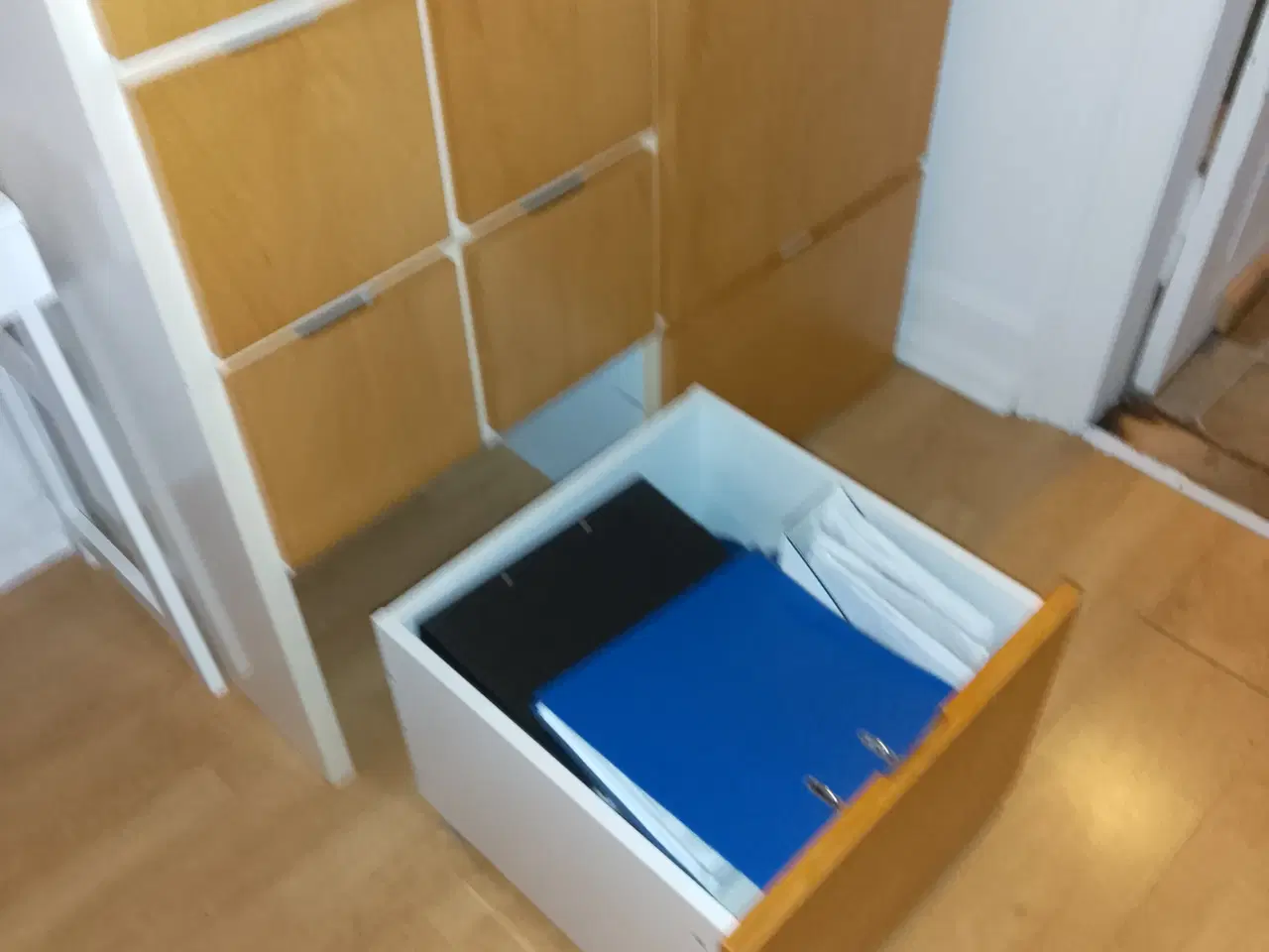 Billede 3 - Flot og praktisk garderobeskab sælges billigt