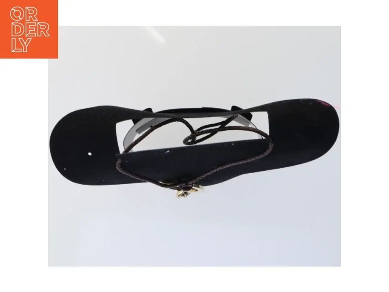 Billede 2 - Halskæde med metal vedhæng og flettet lædersnor fra Dyrberg Kern (str. Kede 64 cm)