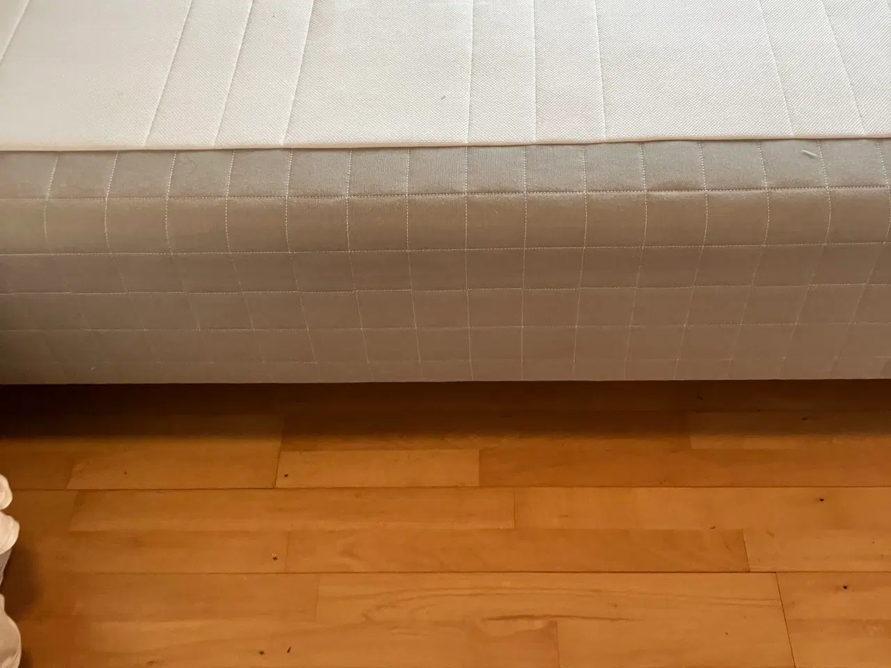 Billede 1 - Boxmadras med stålben Ikea
