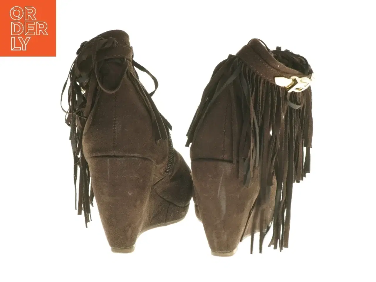 Billede 2 - Brune støvletter med kvaster (str. 37 )