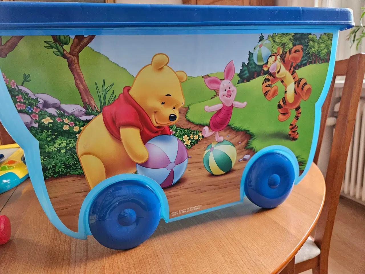 Billede 1 - Kasse med legetøj