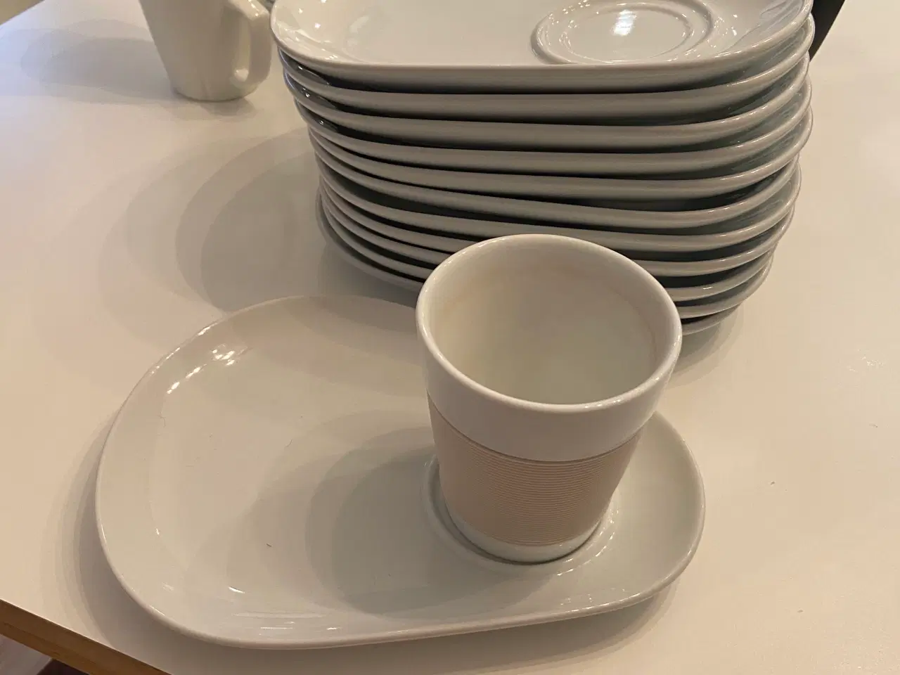 Billede 2 - Cafétallerkener, kan bruges med forskellige krus