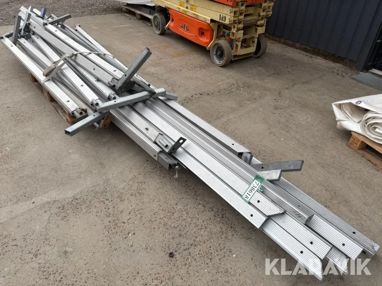 Billede 2 - Teltstænger 9x9 meter uden teltdug