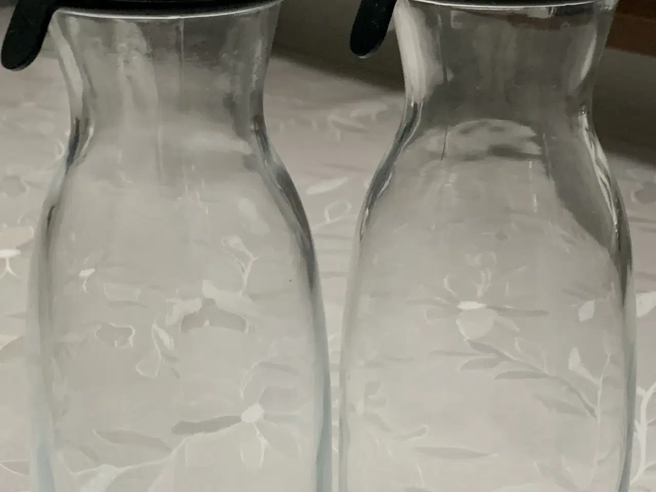 Billede 1 - IKEA glas karaffel med sort låg