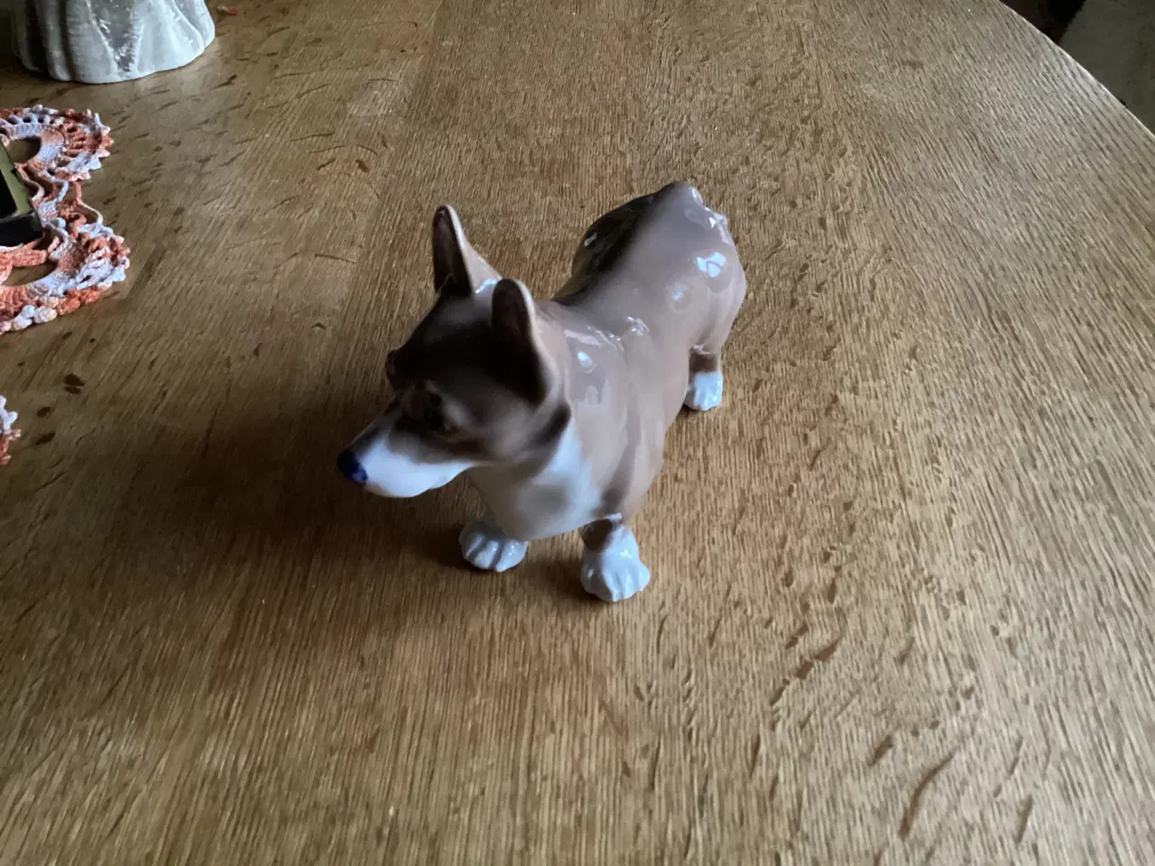 Billede 2 - Kgl Gorki hund af Jeanne Grut