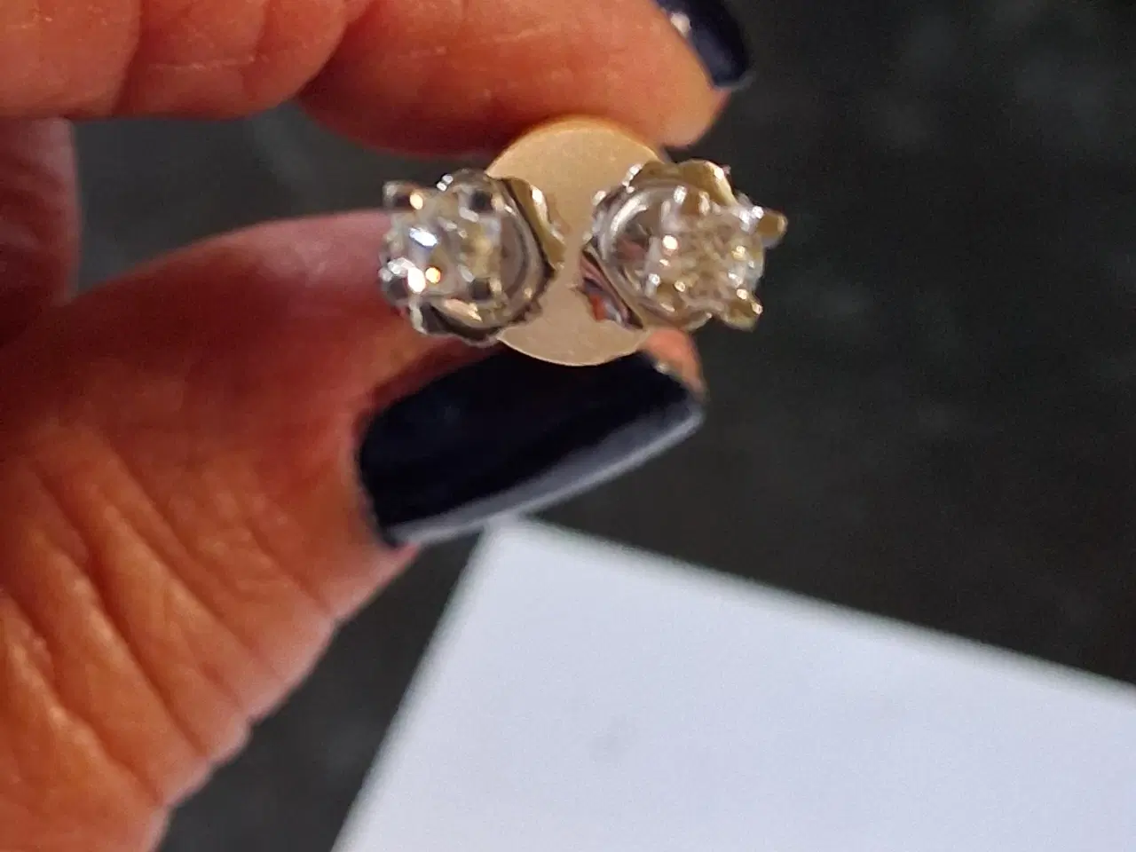 Billede 2 - Scrouples ørestikker hvidguld med diamant 