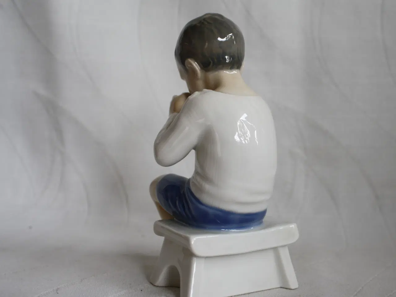 Billede 6 - Victor, Dreng med kop, figur fra Bing og Grøndahl
