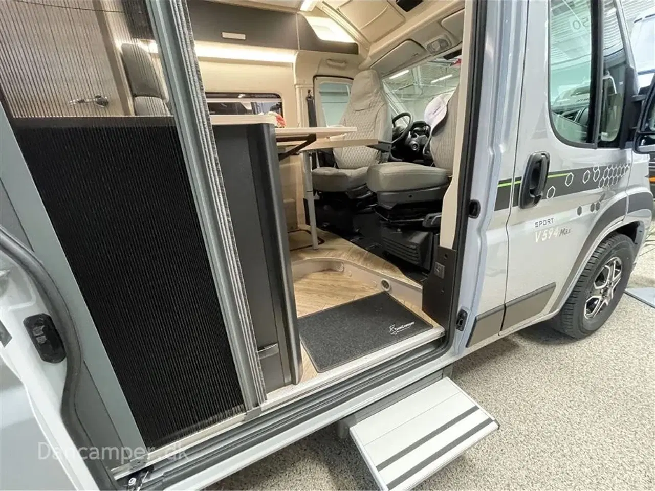 Billede 10 - 2024 - Chausson V594 Max   Flot nyt design - 5 sovepladser - van med to dobbeltsenge på tværs i køjesystem. 2,2, L motor , 140 HK, articpakke, solcelle og markise m.m.