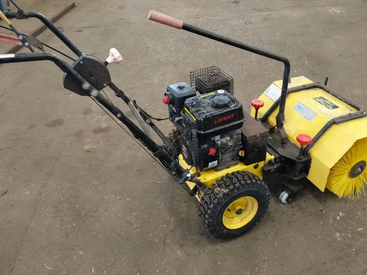 Billede 3 - Loncin Fejemaskine momsfri