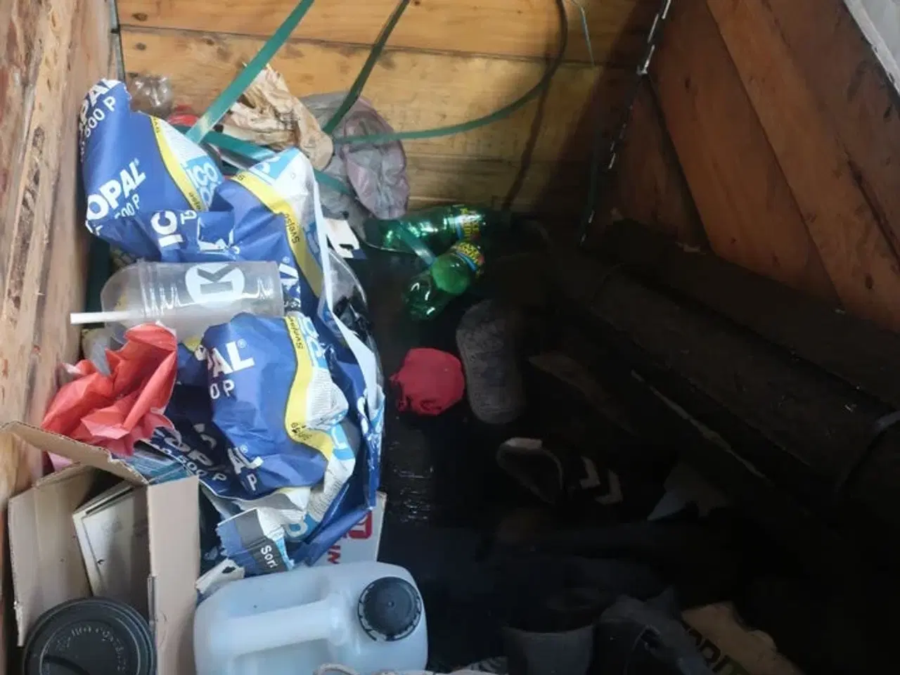 Billede 2 - 3 stk. paller med div. Pallerammer, værktøj, varelager m.m.