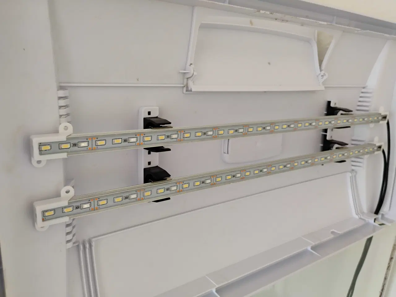 Billede 5 - Akvarie 60L inkl lys og bord