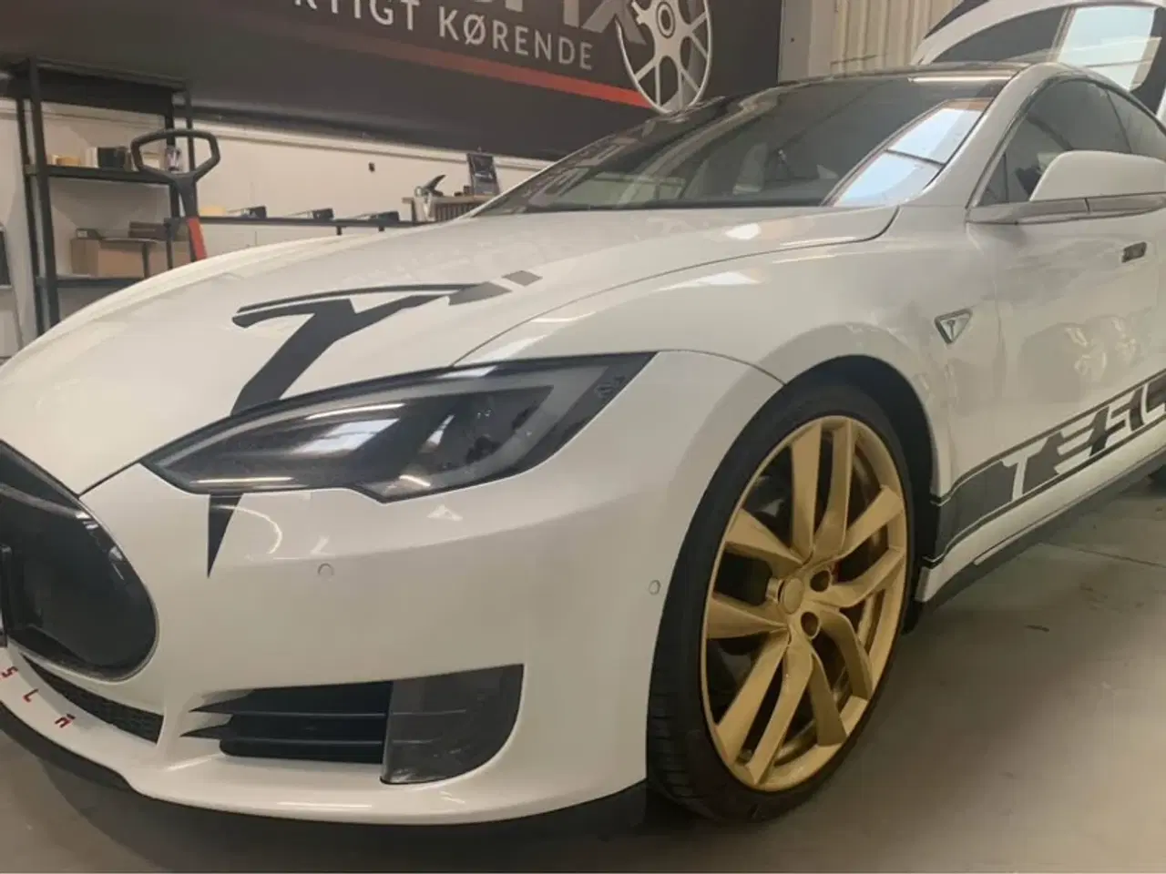 Billede 1 - EVETESLA - DRAGONTAIL - MODEL S - 21” GULDFÆLGE