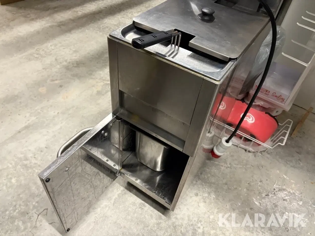 Billede 12 - Grill- og fastfoodstation komplet med friture, stegeplade, rullebrødrister, kontaktgrill og rustfrit arbejdsbord