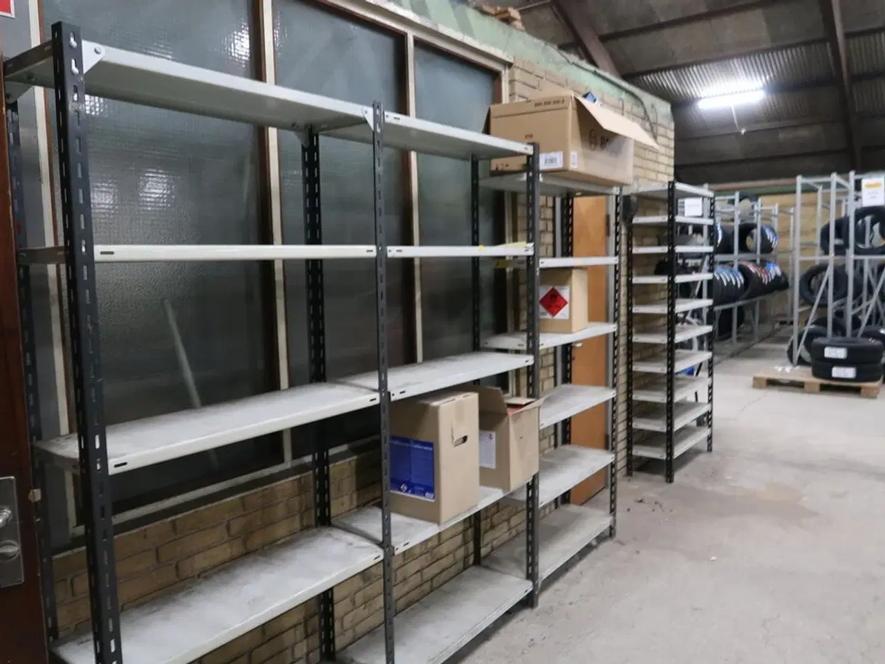 Billede 1 - 4 fag lagerreol med indhold