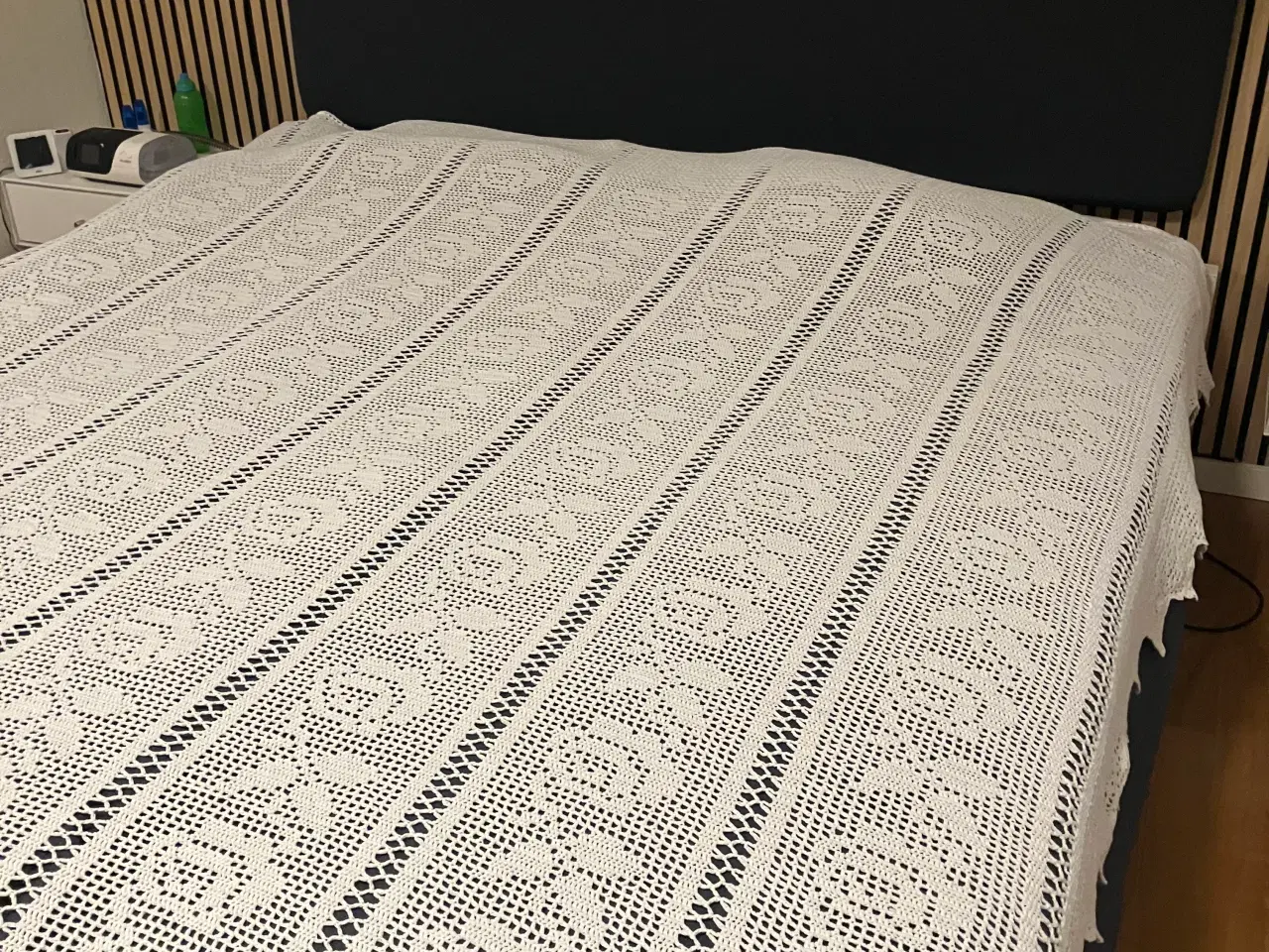 Billede 1 - Hvidt sengetæppe