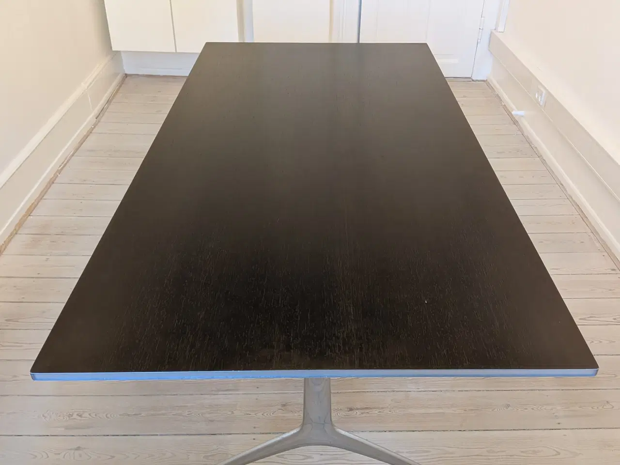 Billede 1 - Alias Frametable – Designikon i Mørk Eg